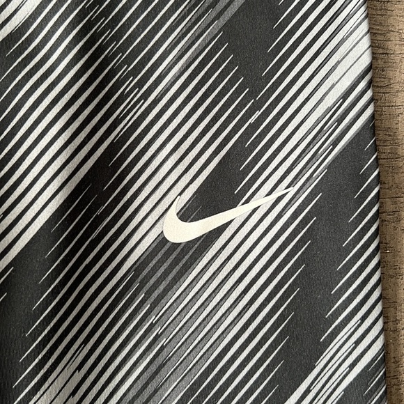 Nike compression reflective capri legging - Picture 2 of 8